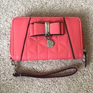 Jessica Simpson wristlet